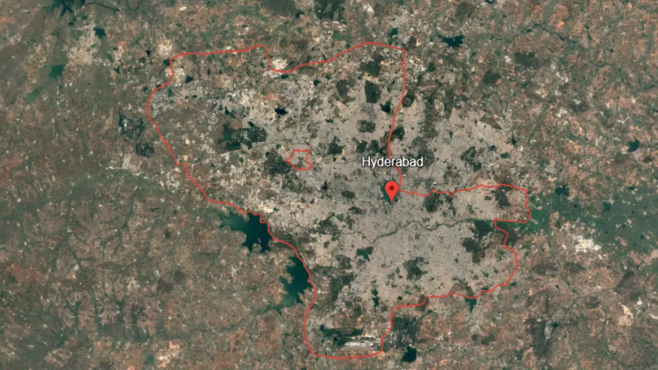 Hyderabad in red circle area, Where is Hyderabad located in india map